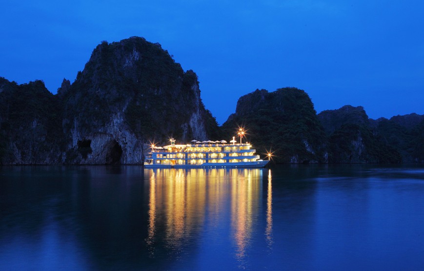 Hình ảnh vịnh Hạ Long về đêm cực đẹp