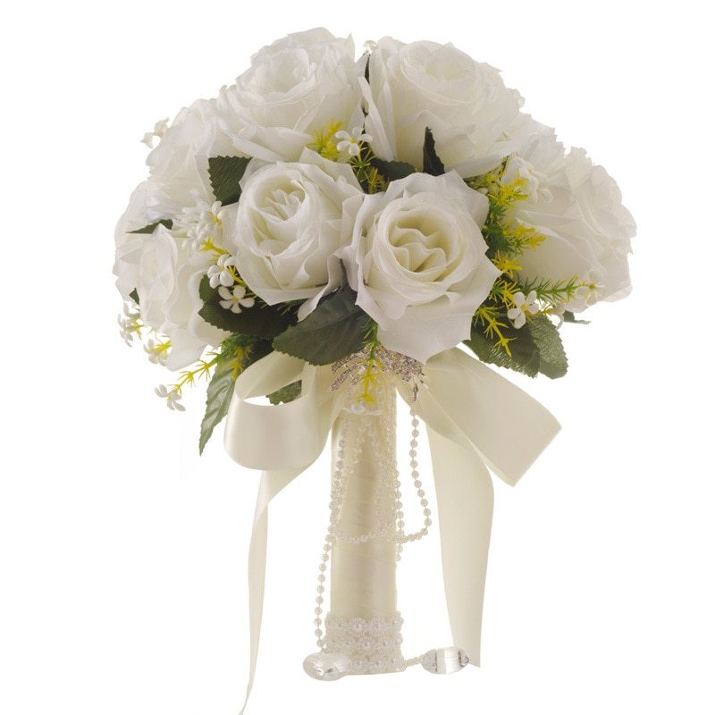 Bó hoa cầm tay cô dâu màu trắng tinh khôi