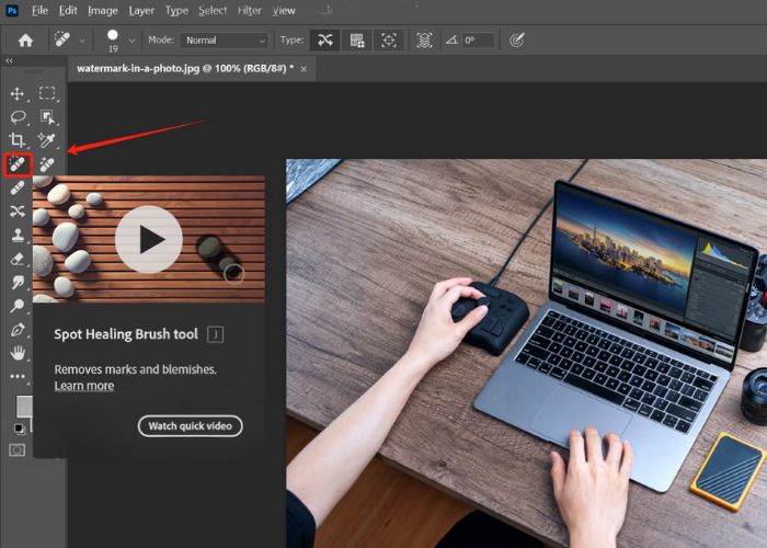 Xóa watermark thủ công bằng Photoshop