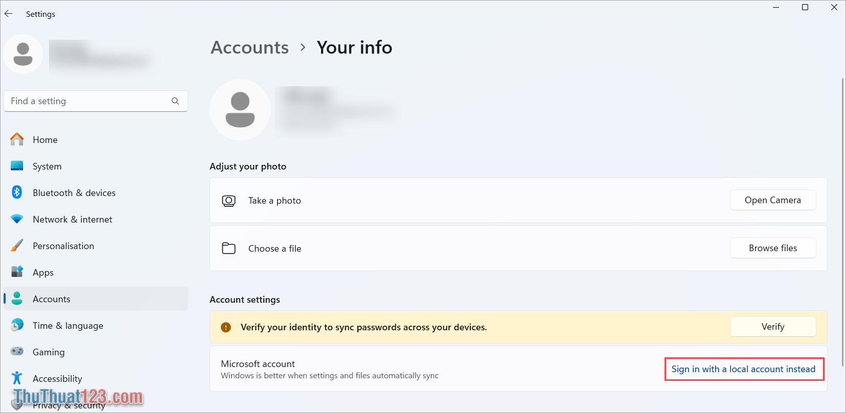 Chọn Sign in with a local accounts instead để sử dụng tài khoản Local