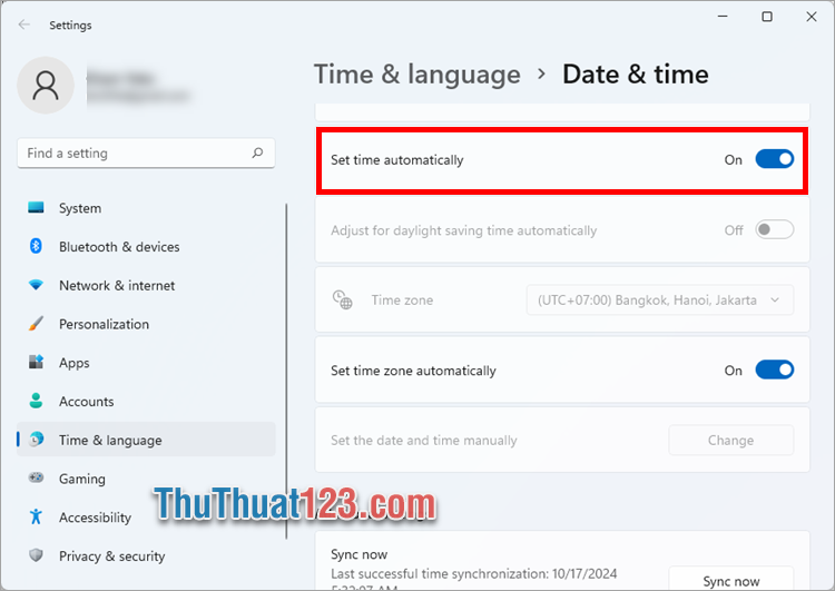 Kéo thanh gạt trong Set time Automatically chuyển sang ON để bật cài đặt thời gian tự động