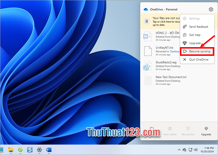 Nhấn chuột phải vào icon OneDrive dưới khay hệ thống và chọn Resume syncing