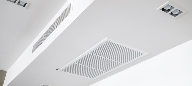 Dòng điều hòa âm trần nối ống gió giúp phân bổ gió đều, đồng thời giữ nguyên vẻ gọn gàng và hiện đại cho căn phòng.